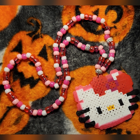 Hello kitty inspired necklace - Picture 2 of 4